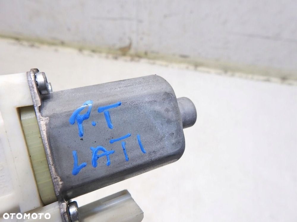 SILNICZEK SZYBY PRAWY TYŁ LATITUDE 827300007R 918205.101 - 2