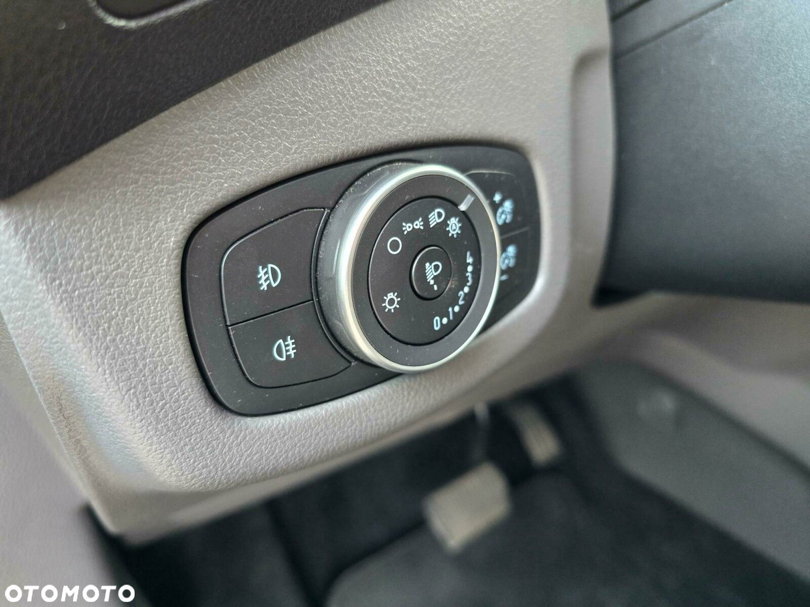 Ford Tourneo Connect 1.5 EcoBlue Titanium PowerShift - 23