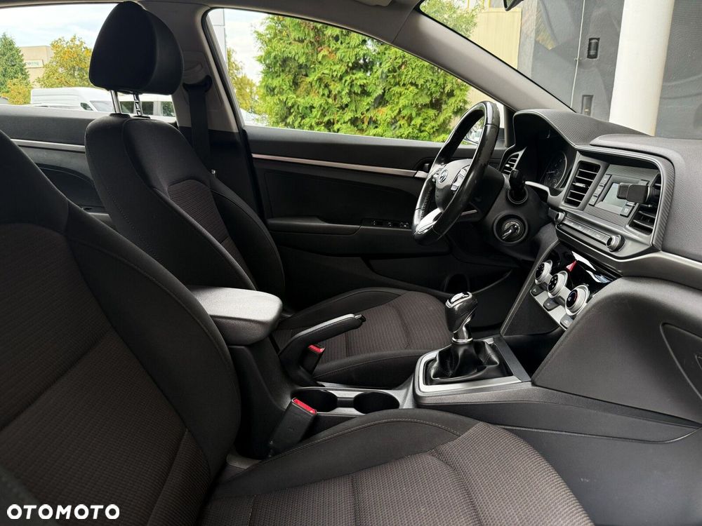 Hyundai Elantra 1.6 Classic Plus - 23