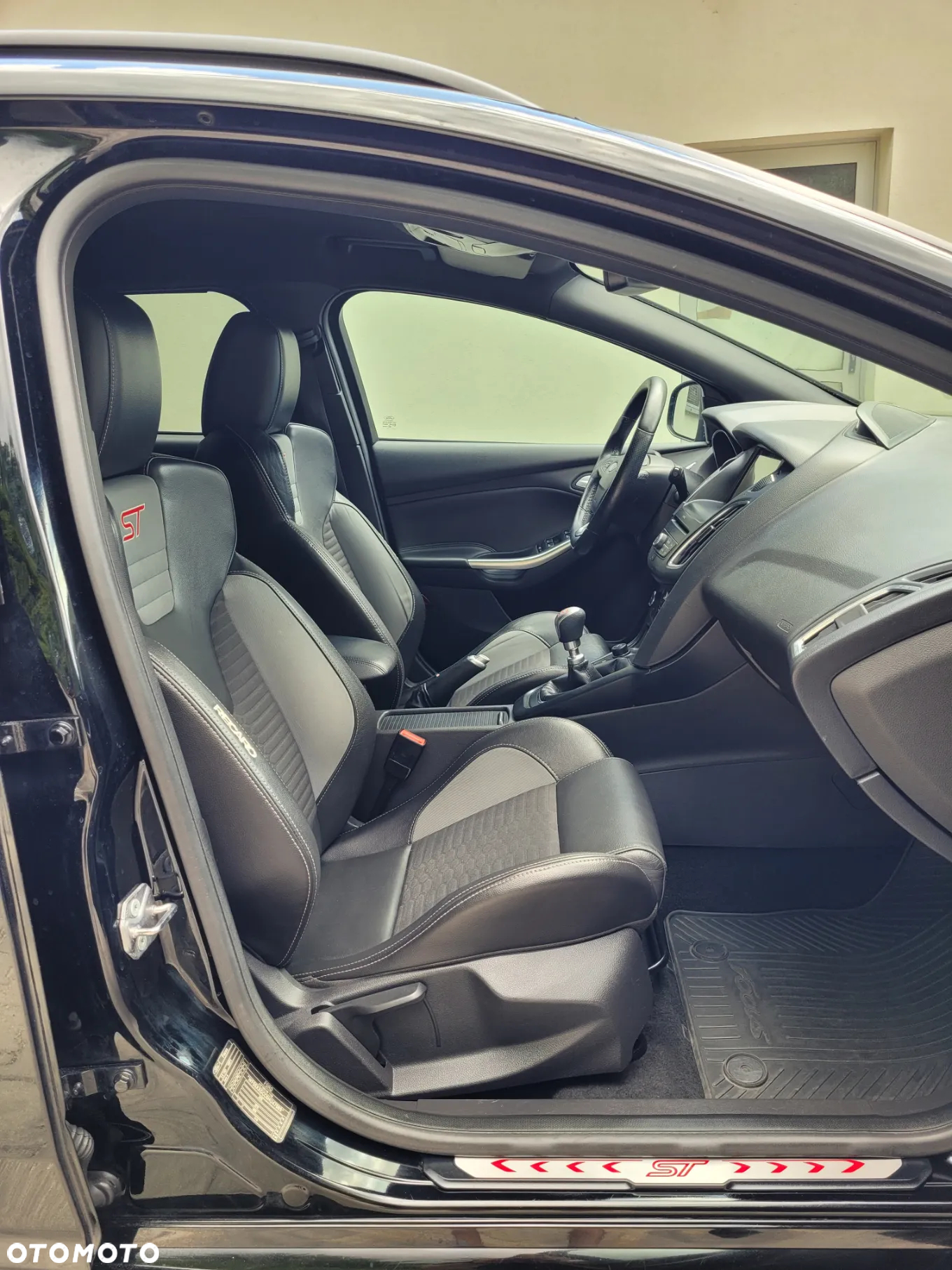 Ford Focus Turnier 2.0 TDCi ST mit Leder-Sport-Paket - 14