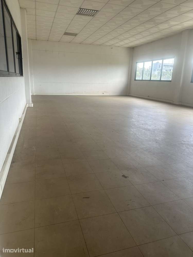 Armazém de 877 m² com escritório e sala de descanso - Grande imagem: 4/10