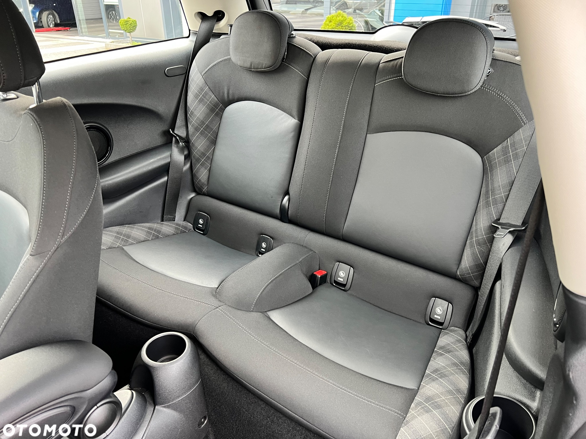 MINI Cooper Essential Trim - 10