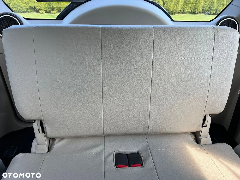 Mitsubishi Pajero - 26