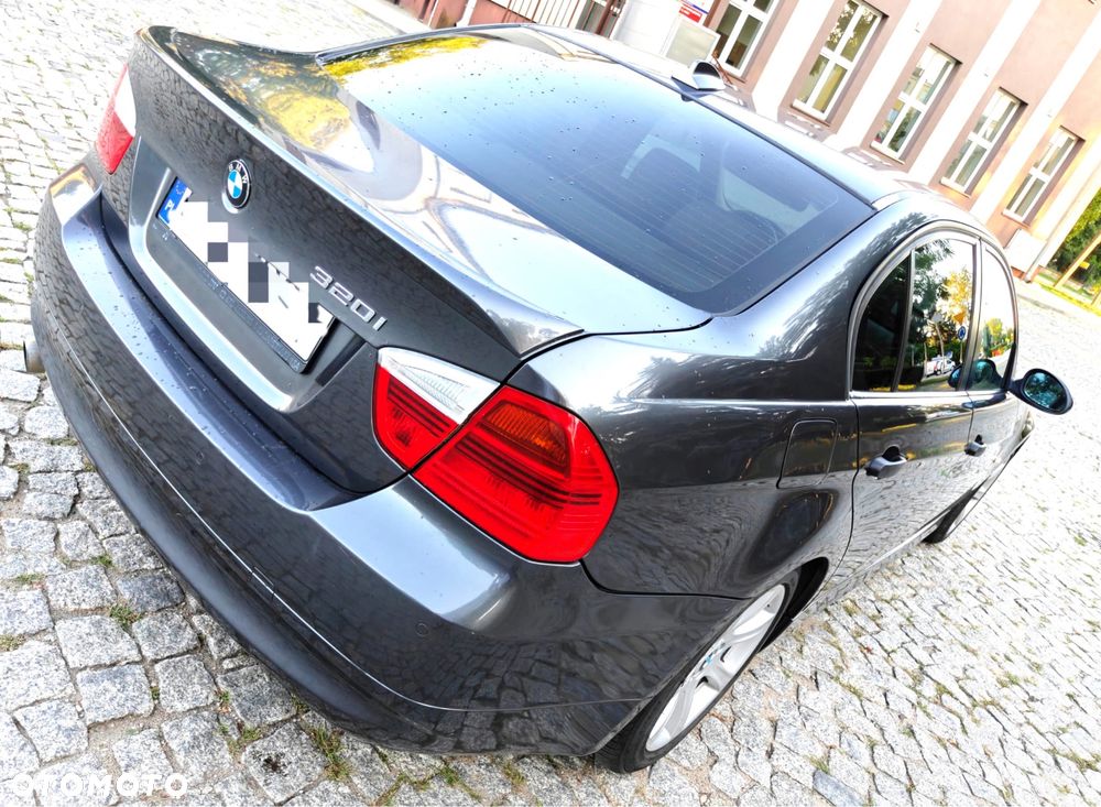 BMW 3 Series 2005 photo 4