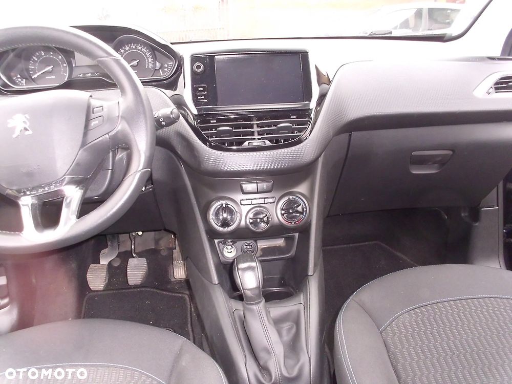 Peugeot 208 - 30