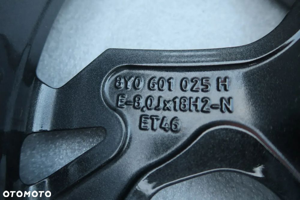 L55 Felga Audi A3 8Y0601025H 8x18et46 - 4