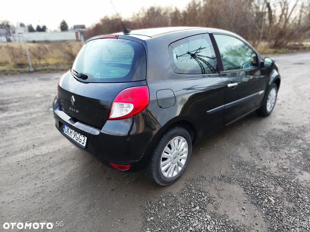 Renault Clio 1.2 16V 75 TomTom Edition - 5