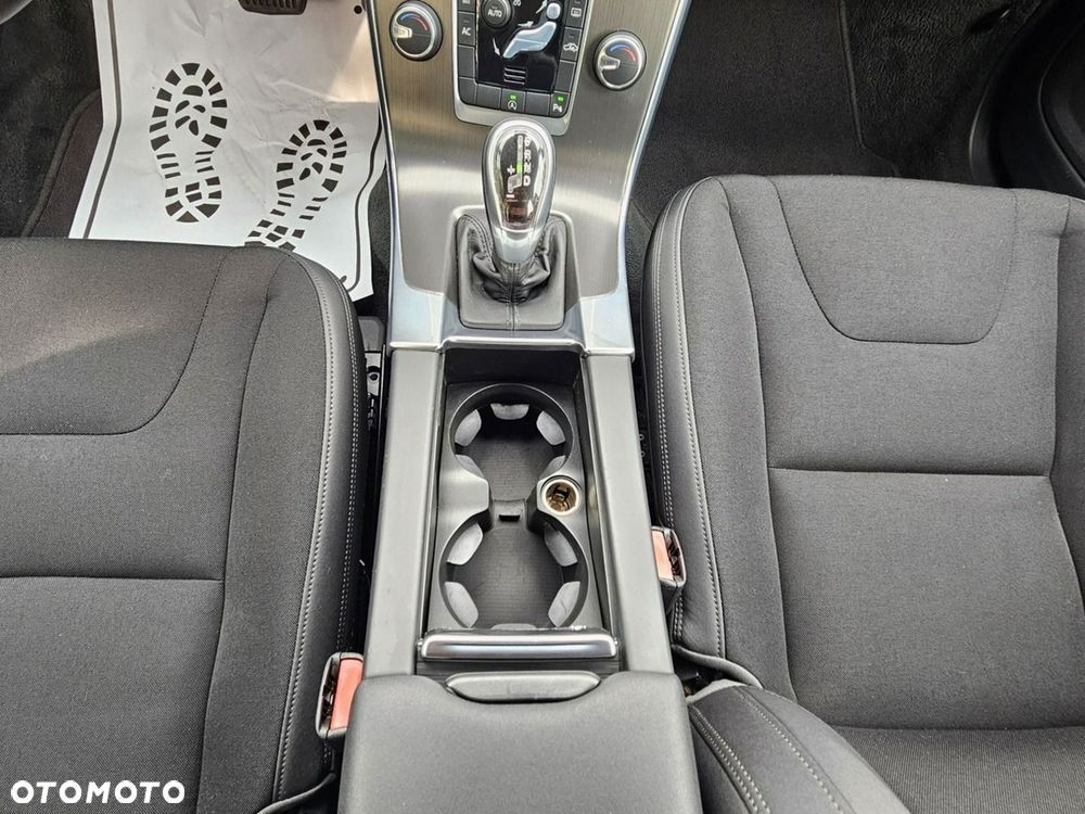 Volvo V60 D4 Geartronic Momentum - 18
