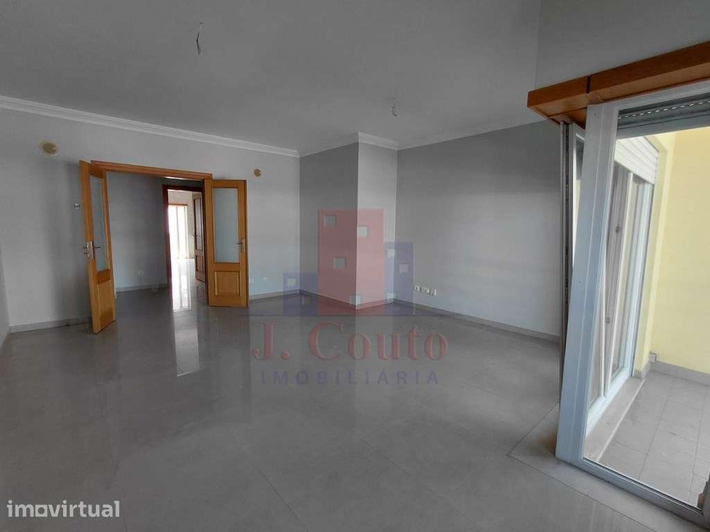 Apartamento T3 com Terraço de 70 m² e Garagem Fechada - Caldas da R... - Grande imagem: 3/27