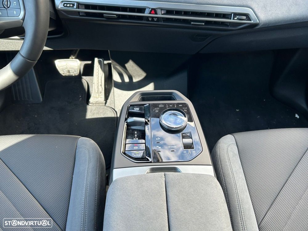 BMW iX xDrive 45 - 11