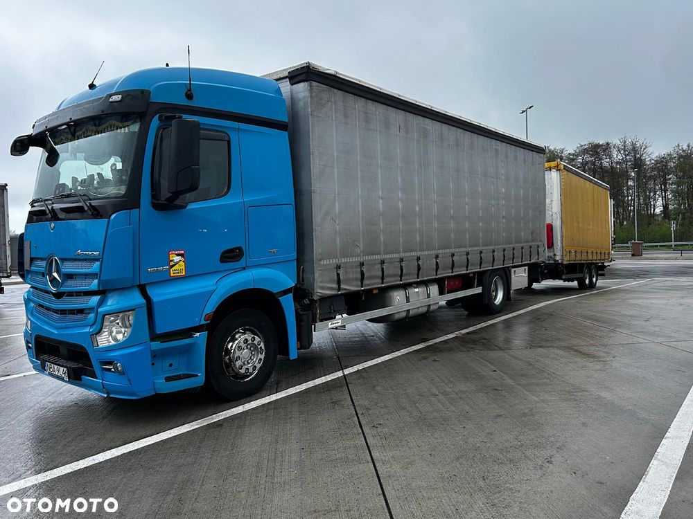 Mercedes-Benz 1832 - 3