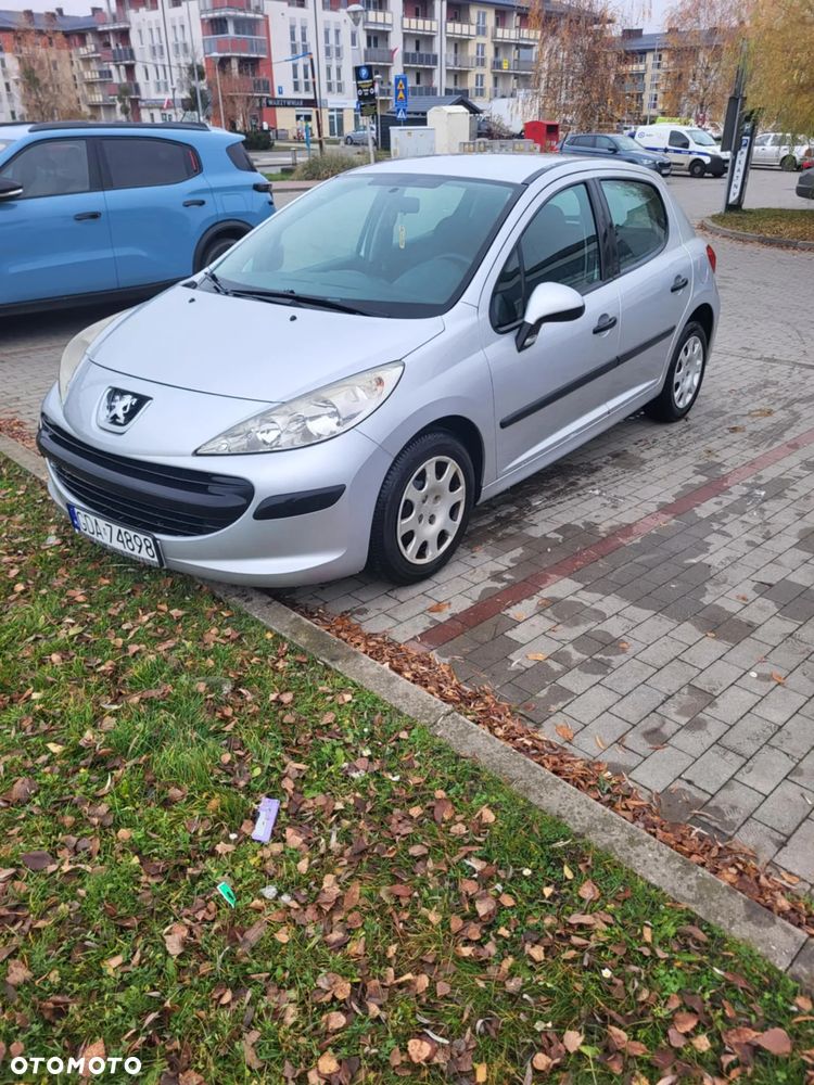 Peugeot 207 - 1