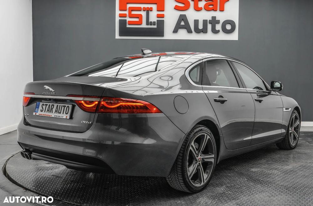 Jaguar XF 20d RWD Portfolio - 6