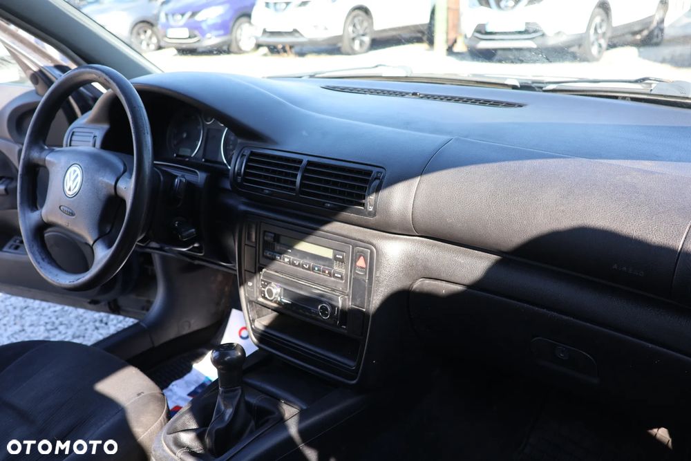 Volkswagen Passat 1.9 TDI Comfortline - 9