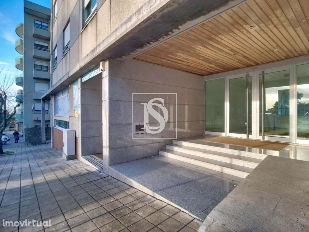 Apartamento T2+1 com varanda, lugar de garagem e arrumos em Águas Sant - Grande imagem: 2/39