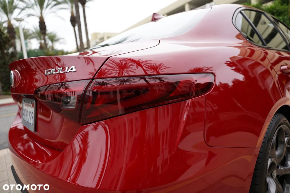 Alfa Romeo Giulia 2.0 Turbo 16V AT8-Q4 Ti - 17