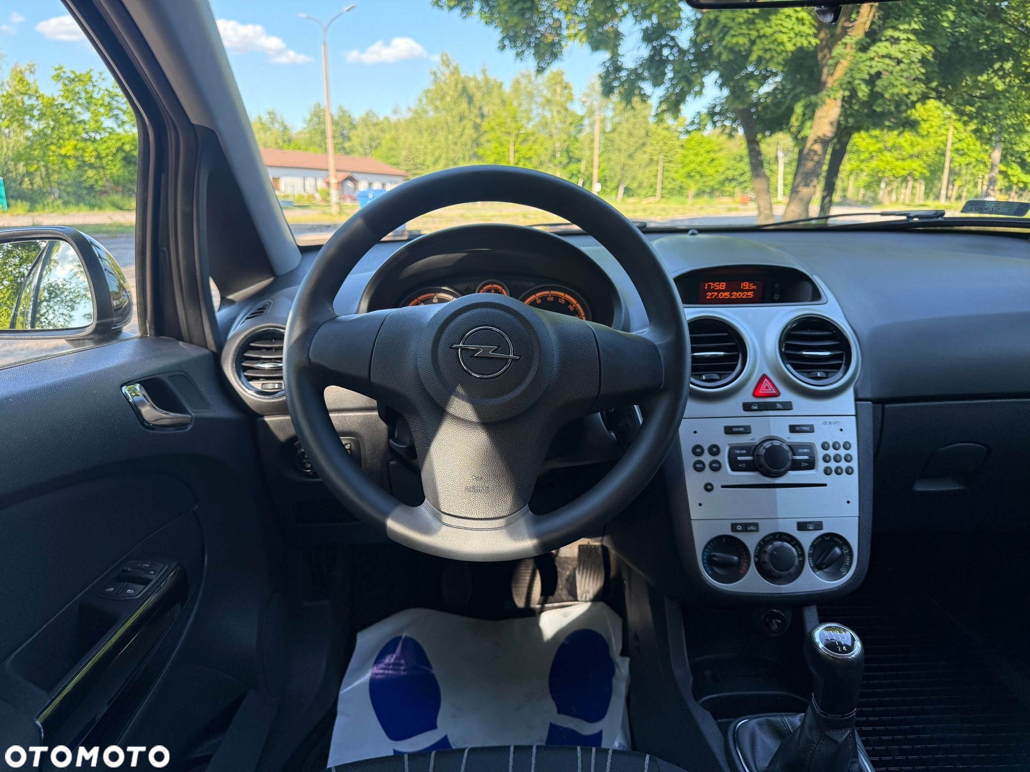 Opel Corsa 1.2 16V Enjoy - 24