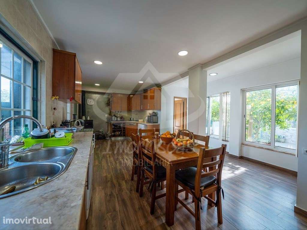 Moradia T3+1 térrea situada em Santa Iria de Azóia - Grande imagem: 3/37