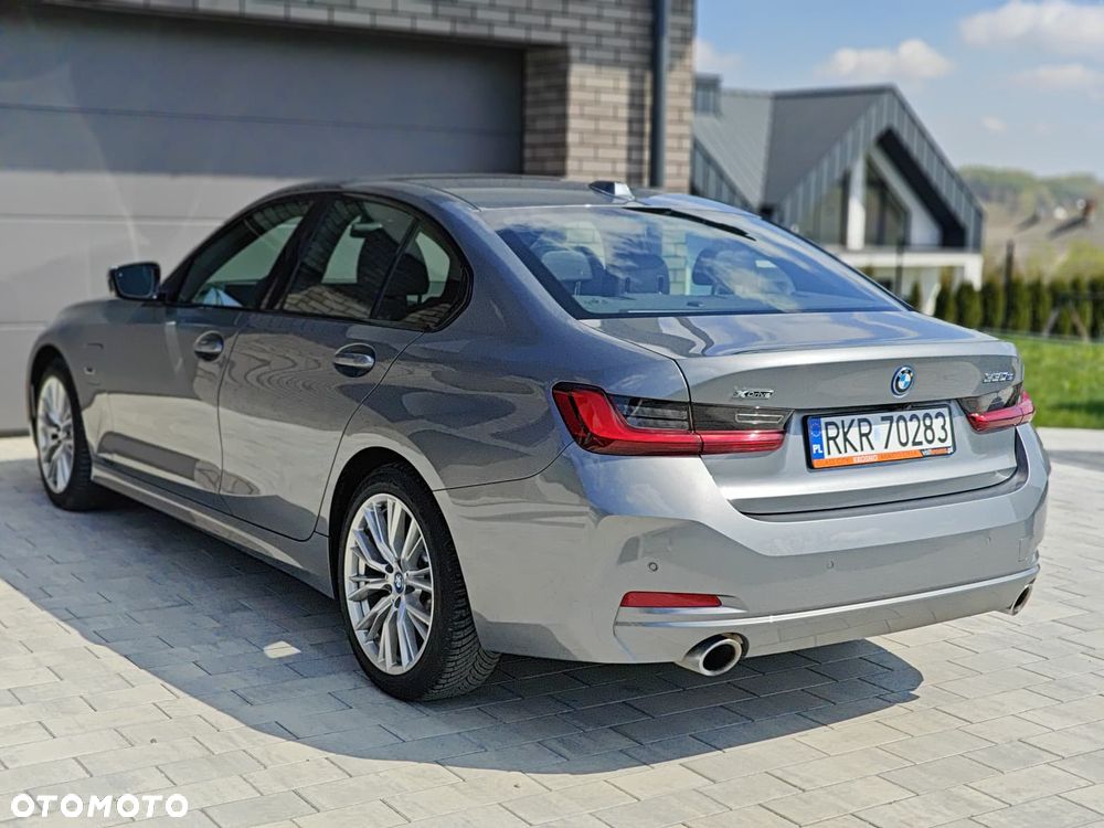 BMW Seria 3 330e M Sport - 11