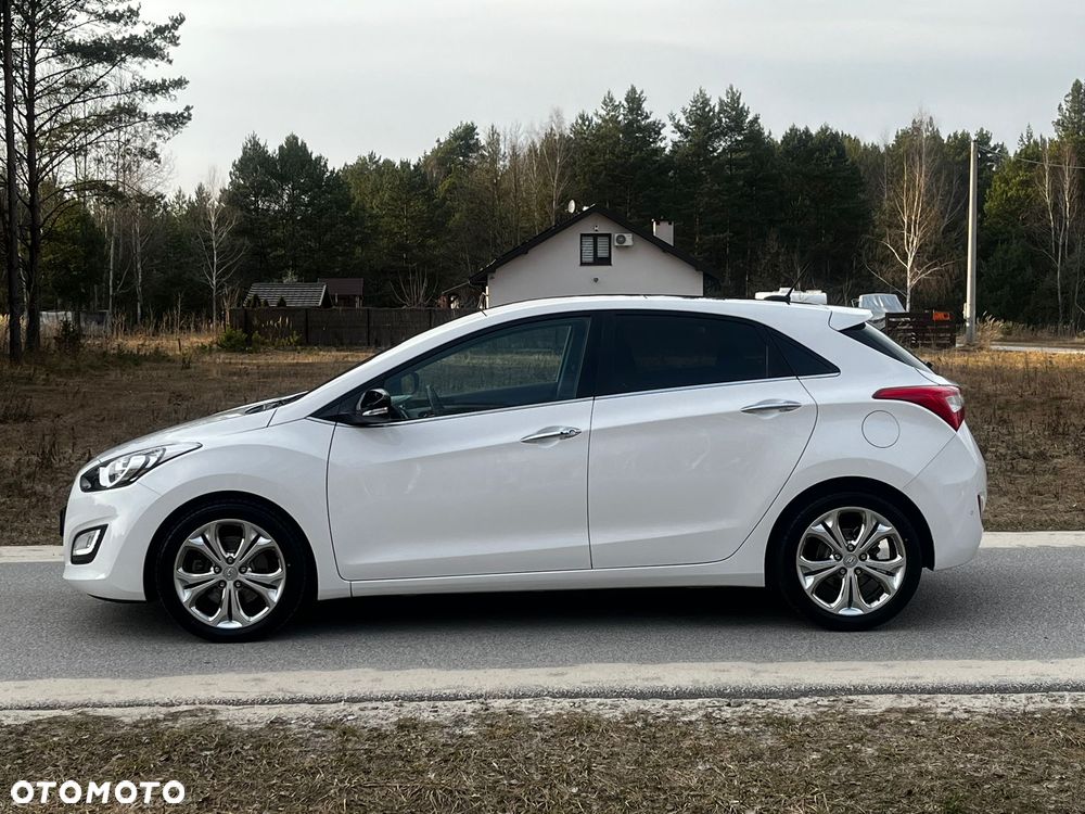 Hyundai i30 1.6 CRDi Fifa World Cup Edition - 16
