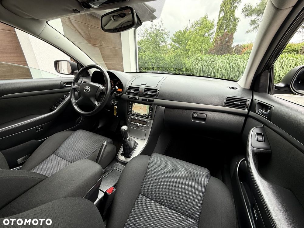 Toyota Avensis 1.8 VVT-i Combi - 28