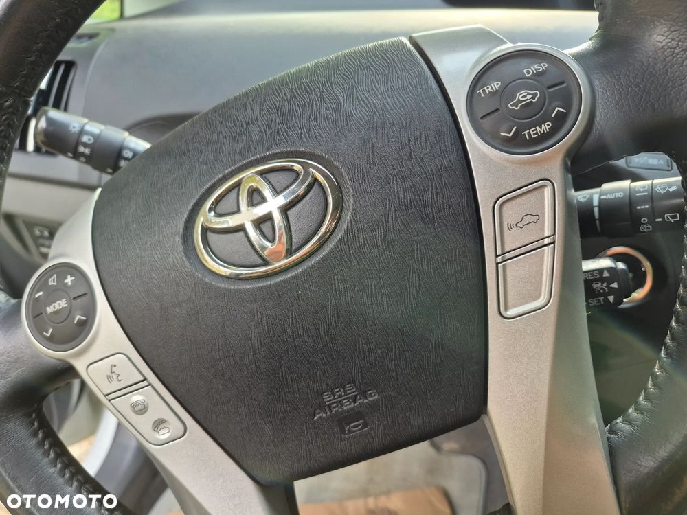 Toyota Prius (Hybrid) Executive - 25