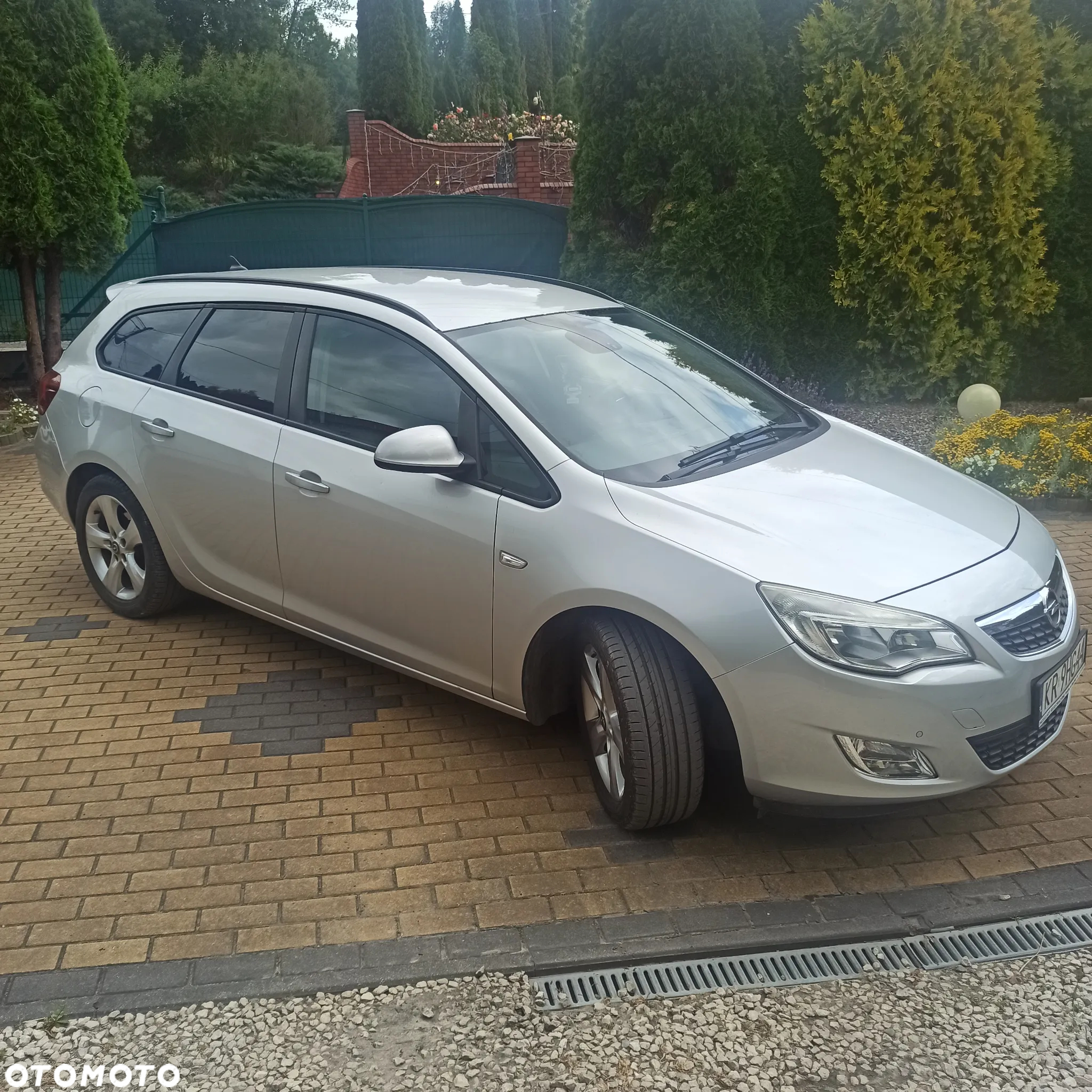 Opel Astra IV 2.0 CDTI Cosmo - 2