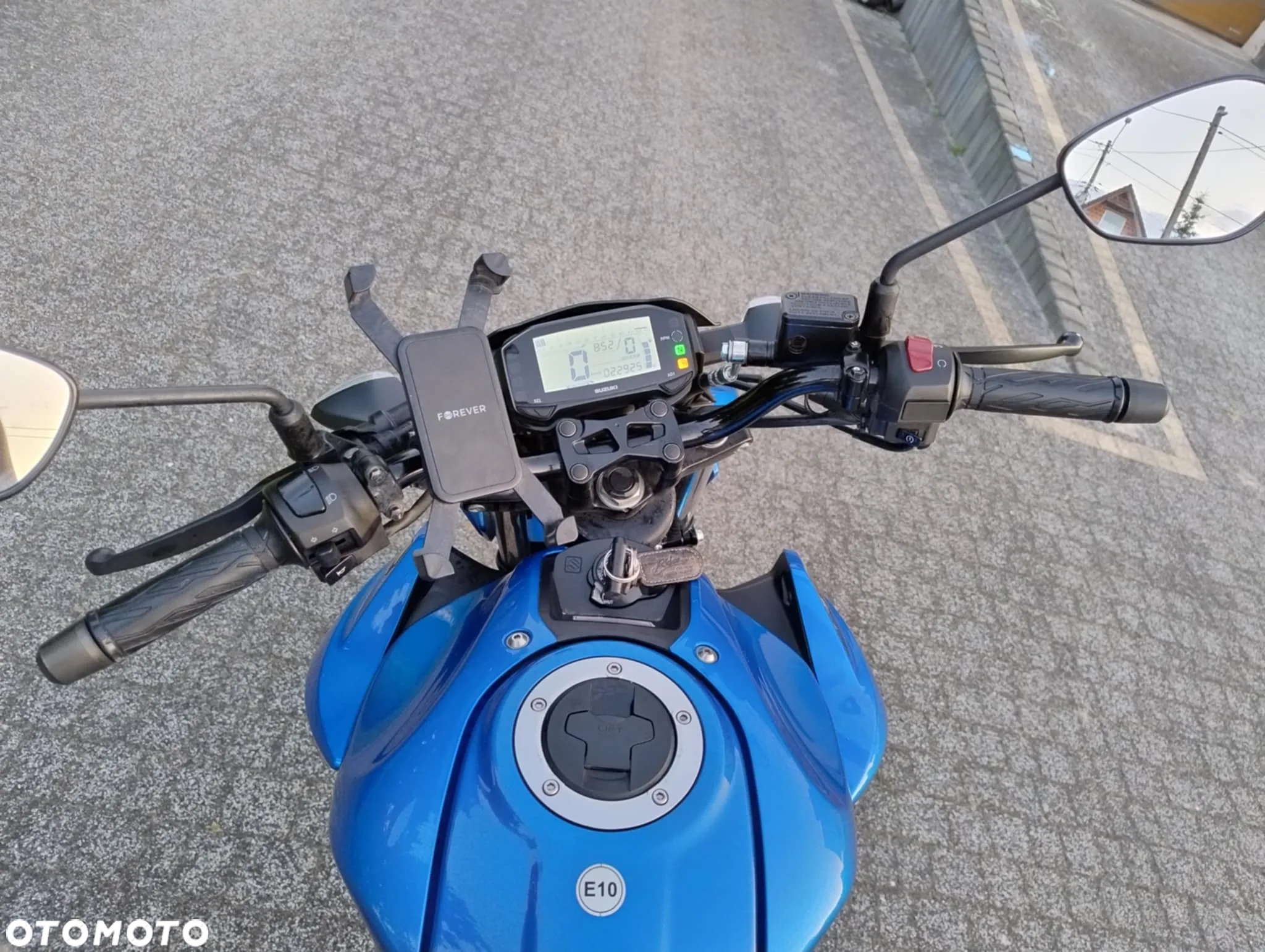 Suzuki GSX - 12