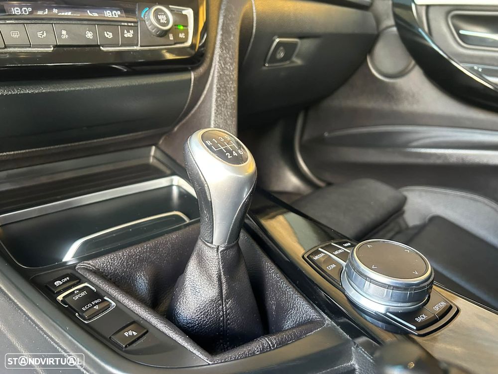 BMW 318 d Sport Line - 18