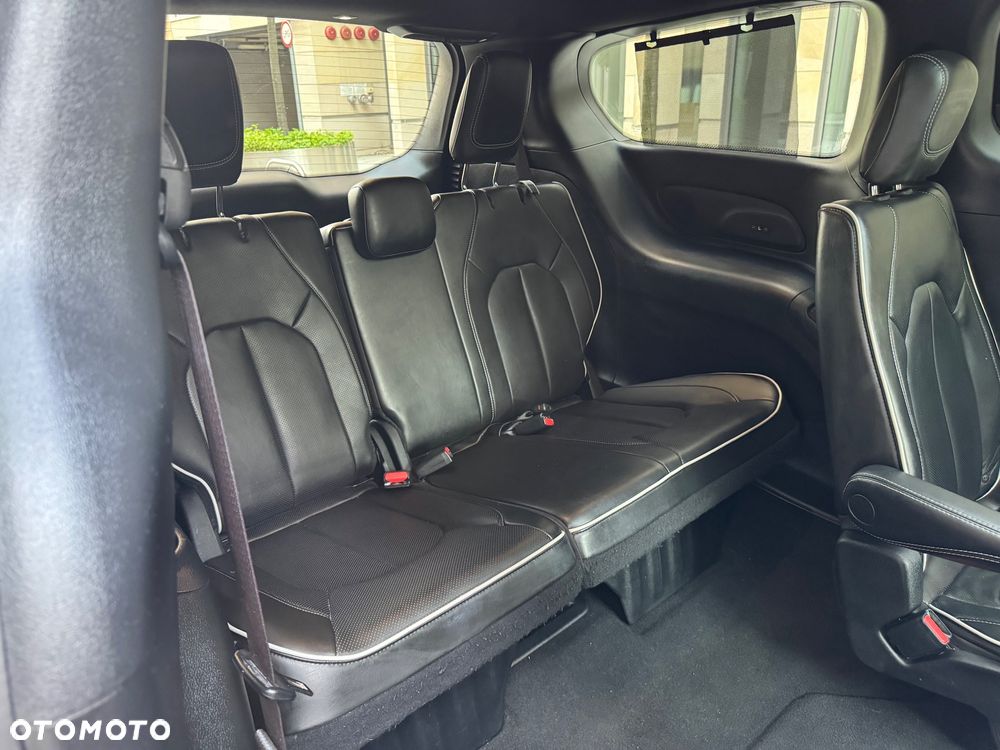 Chrysler Pacifica - 29