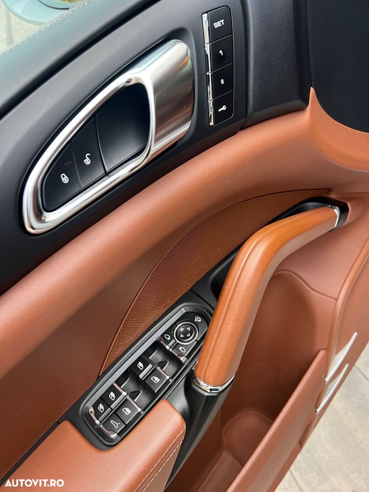 Porsche Cayenne 3.0 L - 18
