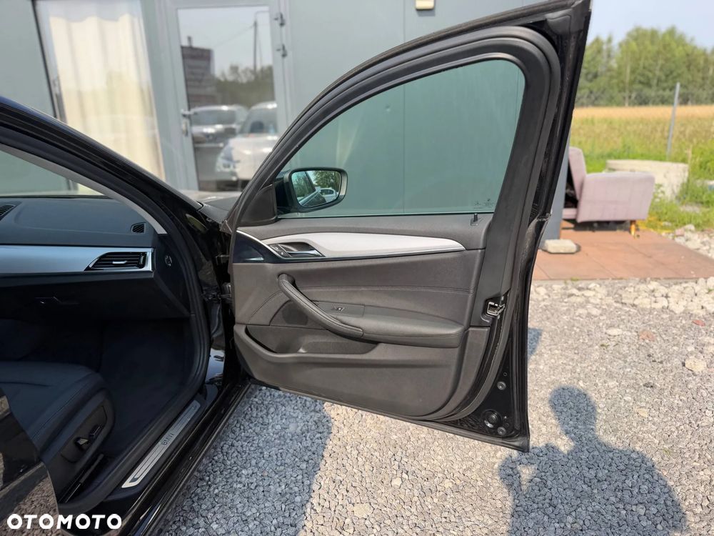 BMW Seria 5 520i - 25