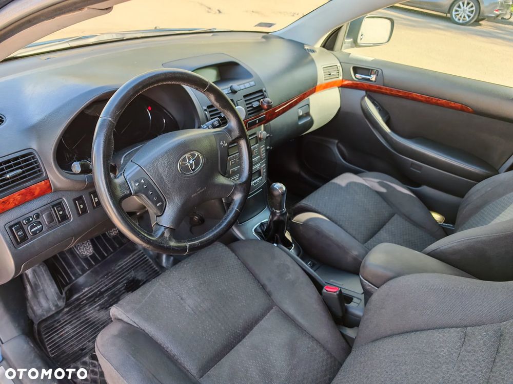 Toyota Avensis 2.0 D-4D Sol - 3