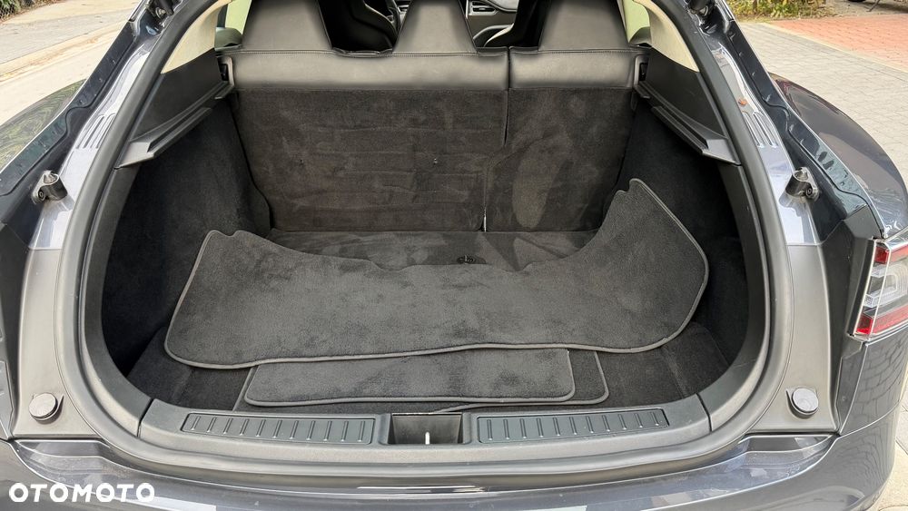 Tesla Model S - 20
