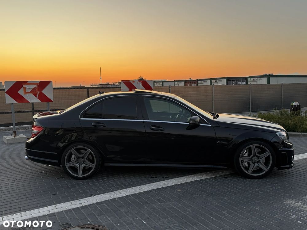 Mercedes-Benz Klasa C 63 AMG - 10