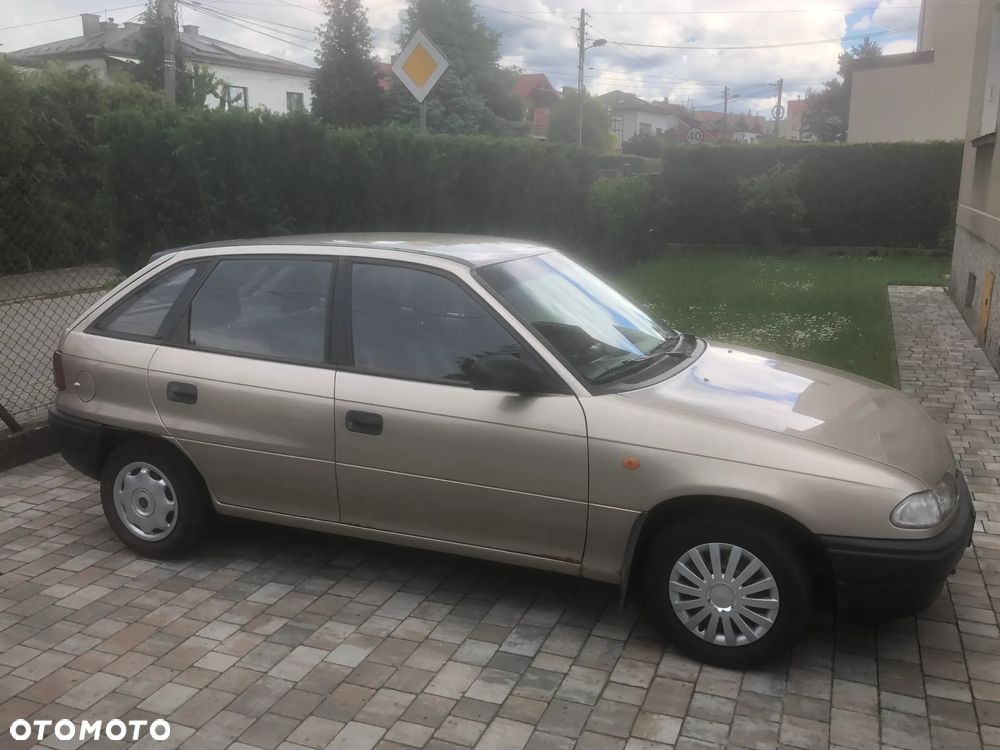 Opel Astra 1.4 GL - 2