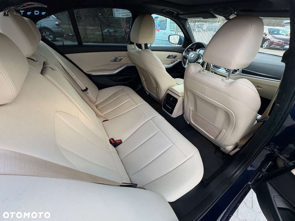 BMW Seria 3 330i GPF xDrive Advantage sport - 25