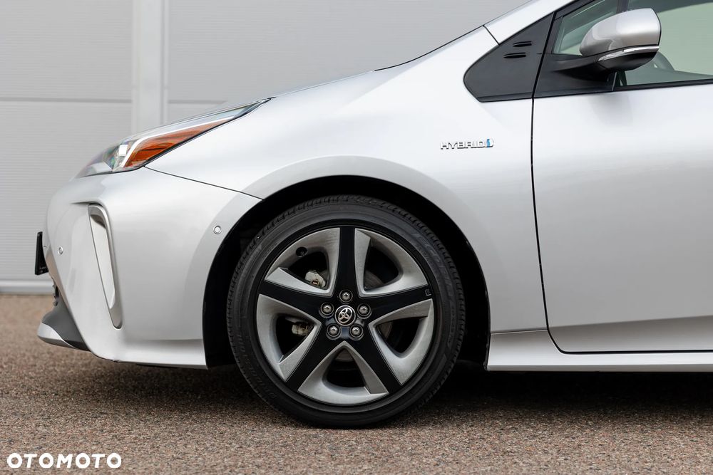 Toyota Prius (Hybrid) Executive - 11