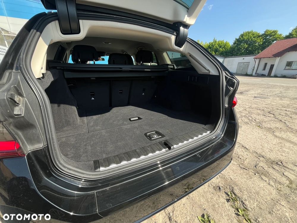 BMW Seria 3 318d Touring Sport Line - 13