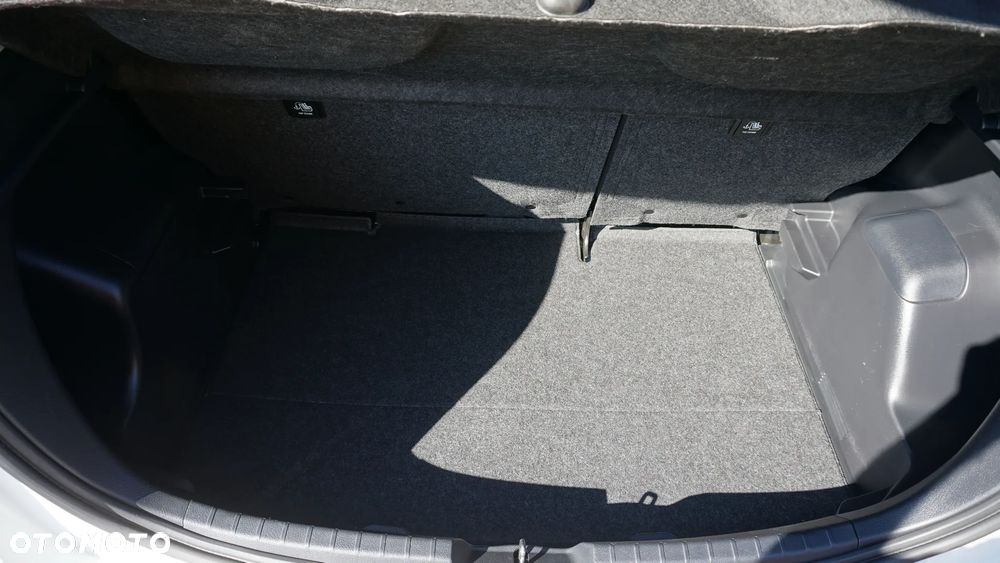 Toyota Yaris 1.5 Premium - 34