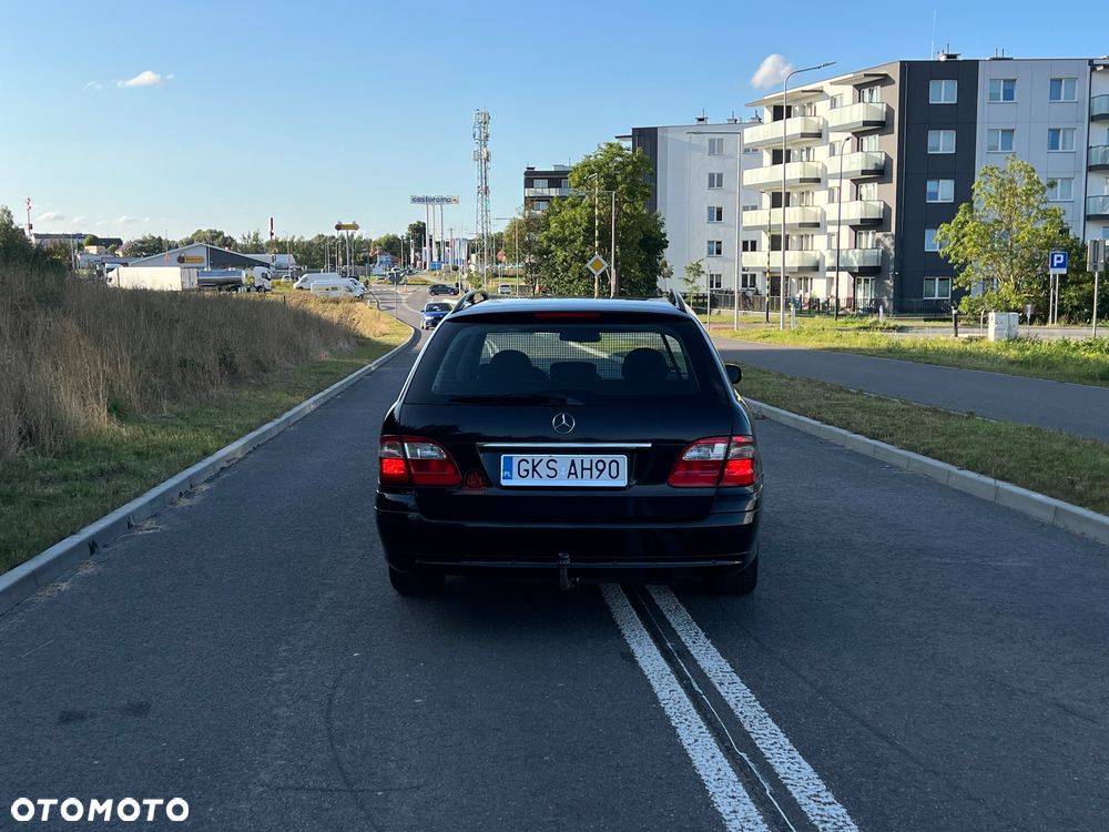 Mercedes-Benz Klasa E 270 CDI T Classic - 4