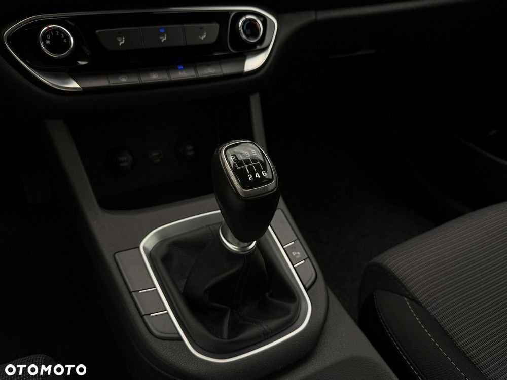 Hyundai i30 1.5 DPI Classic + - 26