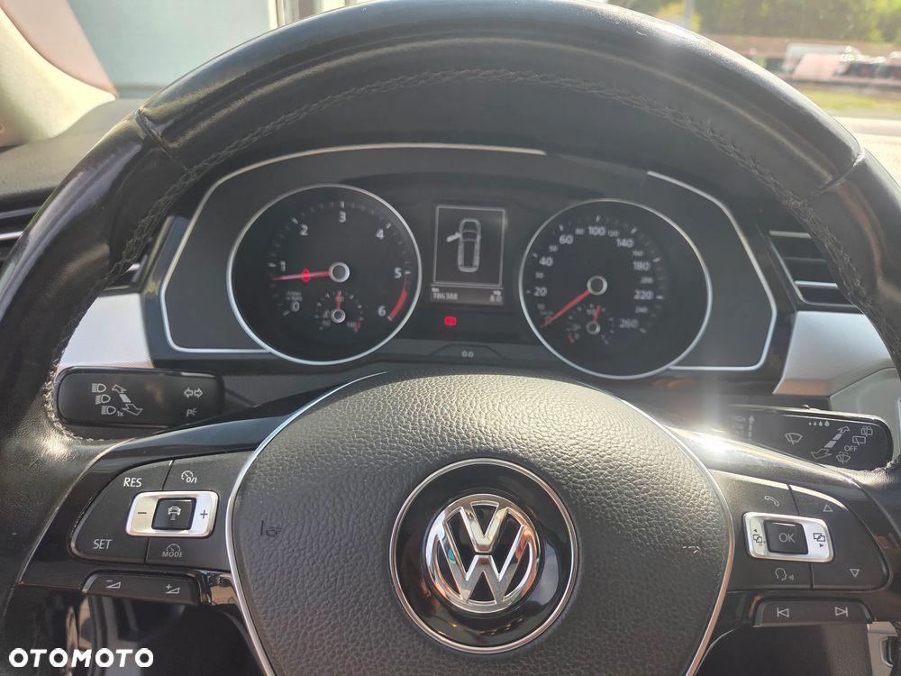 Volkswagen Passat 2.0 TDI (BlueMotion Technology) Comfortline - 15