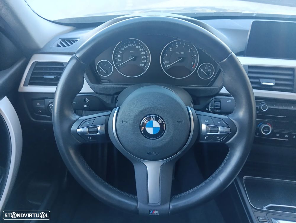 BMW 330 e iPerformance Pack M - 12