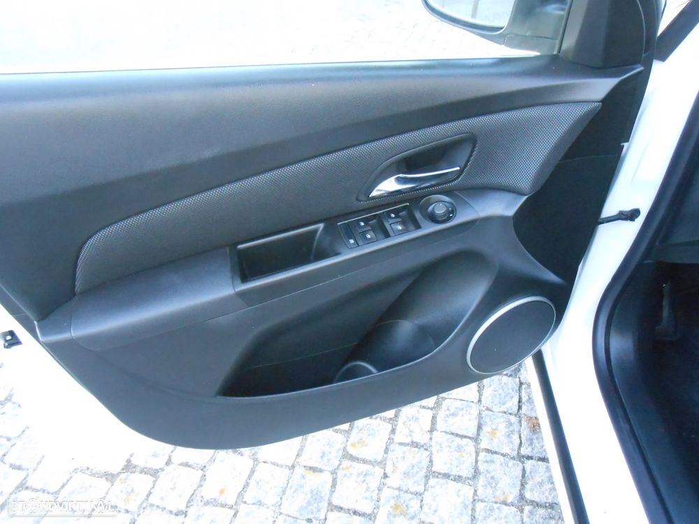 Chevrolet Cruze SW 1.7 VCDi LT - 11