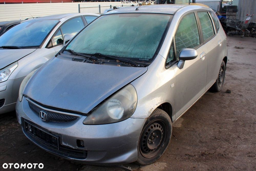 Honda Jazz II 2006 1.2i L12A4 HB5D (MASKA, ZDERZAK, LAMPA, BŁOTNIK, DRZWI, SZYBA, FOTEL) - 3