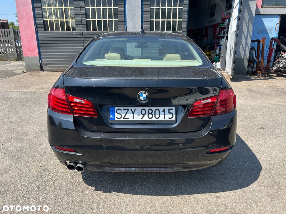 BMW Seria 5 528i xDrive Luxury Line - 4