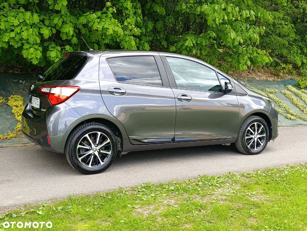 Toyota Yaris Hybrid 100 Premium - 8