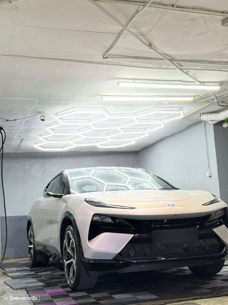 Lotus Eletre - 14