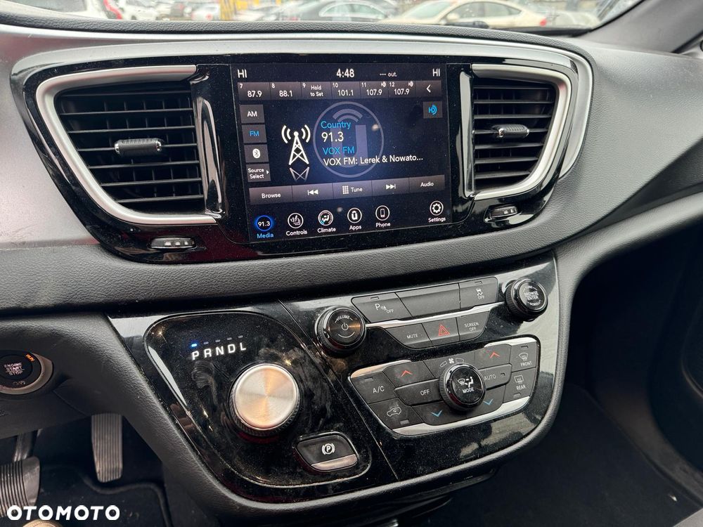 Chrysler Pacifica - 19